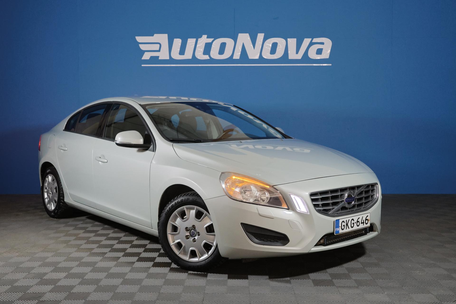 Volvo S60 T4 Kinetic Aut. / Webasto / Istuinlämmitys edessä ja takana /  Vakkari / Jakohihna vaihdettu - Autonova