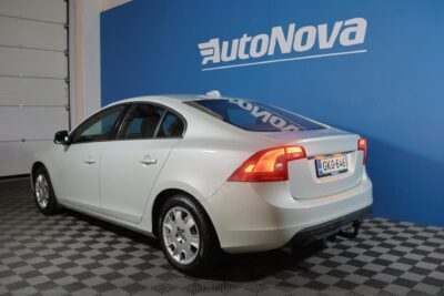 Volvo S60 T4 Kinetic Aut. / Webasto / Istuinlämmitys edessä ja takana /  Vakkari / Jakohihna vaihdettu - Autonova