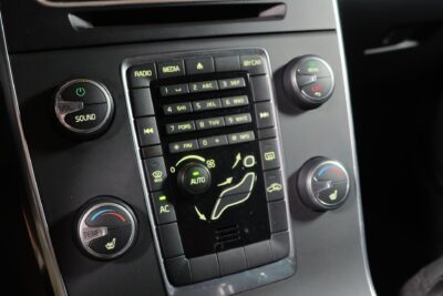 Volvo S60 T4 Kinetic Aut. / Webasto / Istuinlämmitys edessä ja takana /  Vakkari / Jakohihna vaihdettu - Autonova