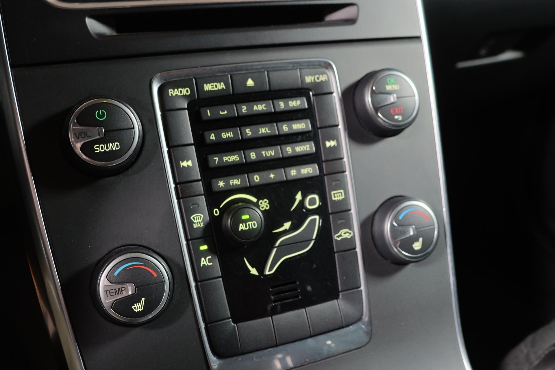 Volvo S60 T4 Kinetic Aut. / Webasto / Istuinlämmitys edessä ja takana /  Vakkari / Jakohihna vaihdettu - Autonova
