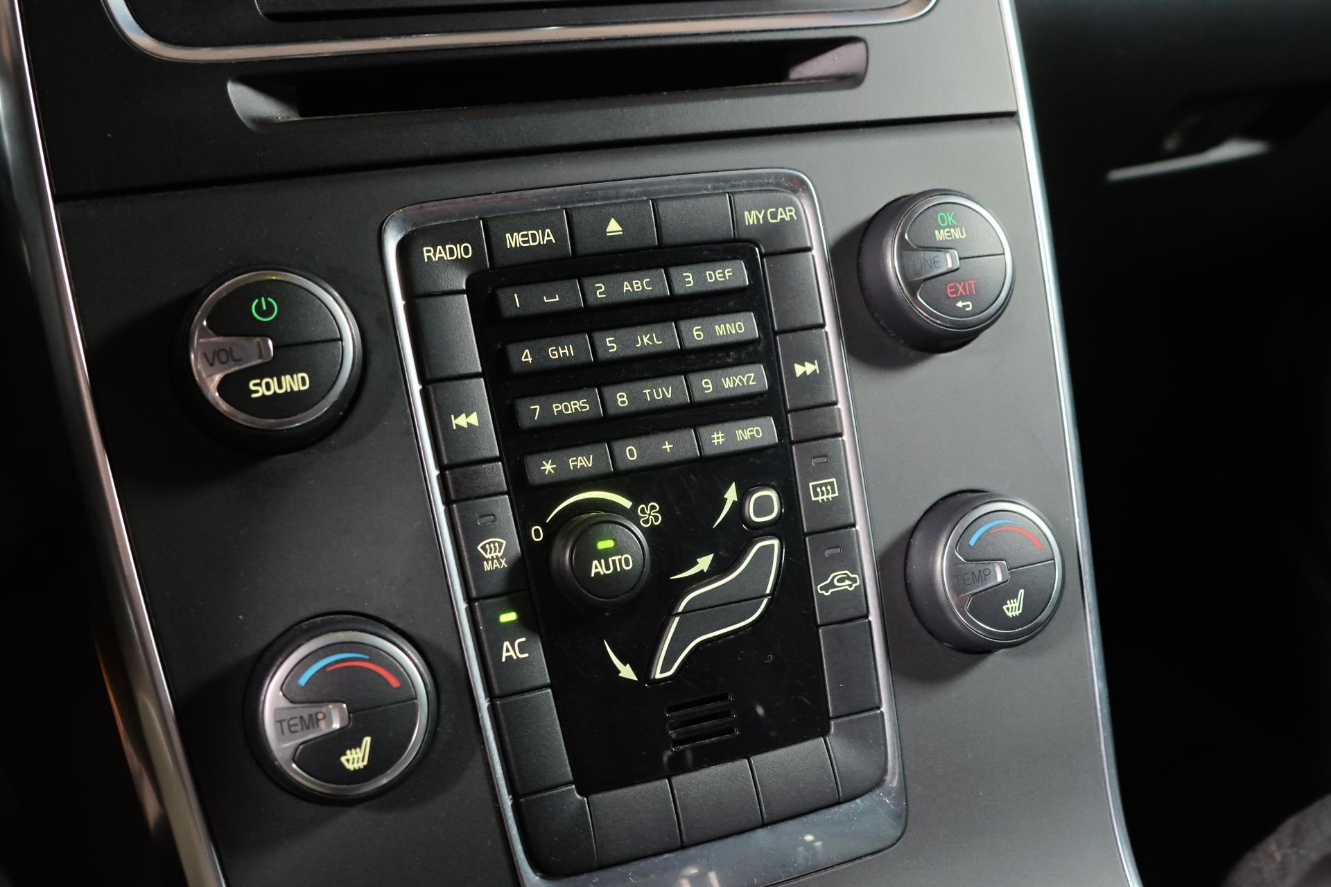 Volvo S60 T4 Kinetic Aut. / Webasto / Istuinlämmitys edessä ja takana /  Vakkari / Jakohihna vaihdettu - Autonova