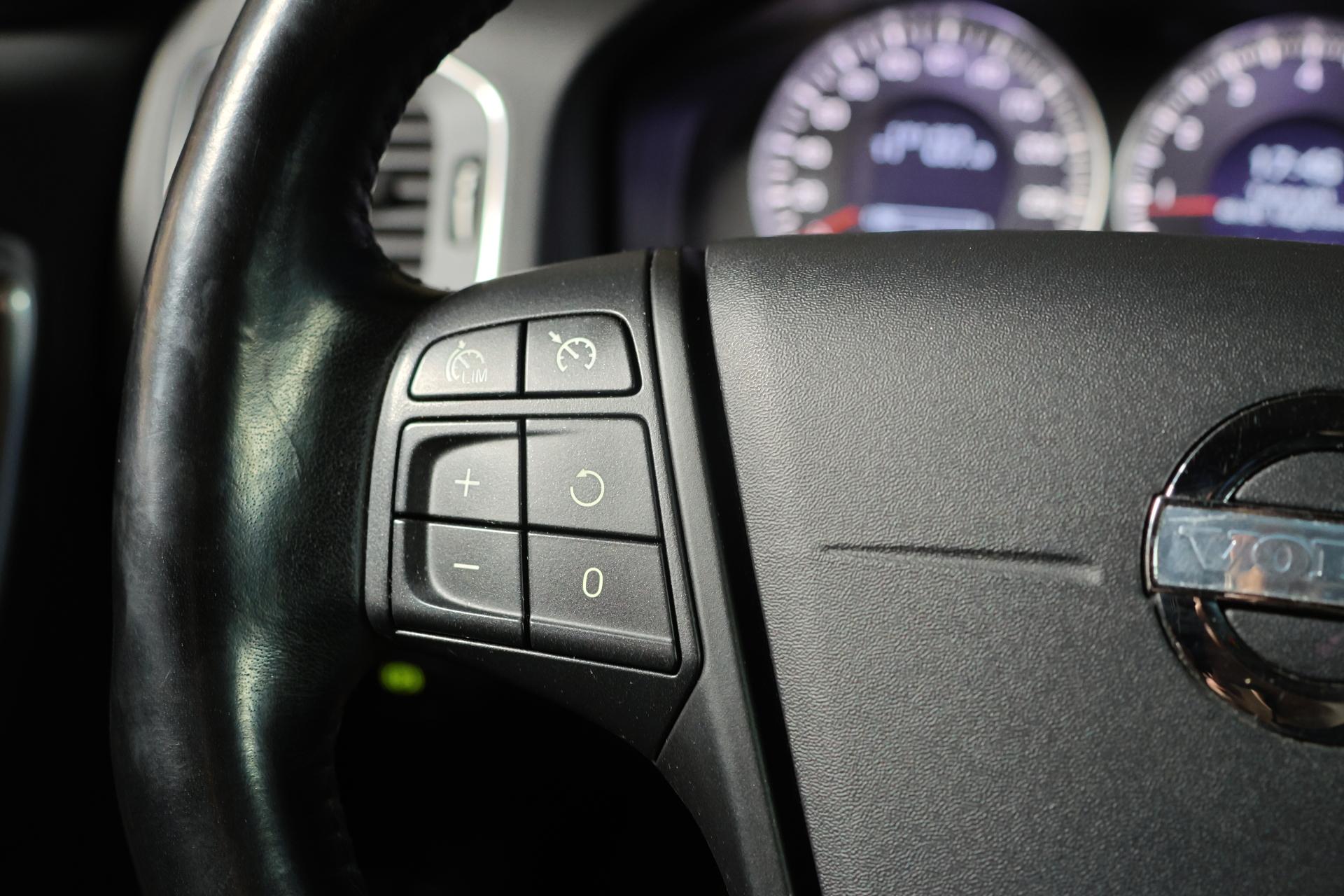 Volvo S60 T4 Kinetic Aut. / Webasto / Istuinlämmitys edessä ja takana /  Vakkari / Jakohihna vaihdettu - Autonova
