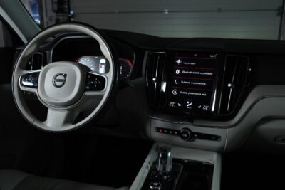 Volvo XC60 T8 AWD Inscription / ACC / HUD / Panorama / Koukku / BLIS / Muistipenkit / VOC / Orrefors Sweden - Autonova