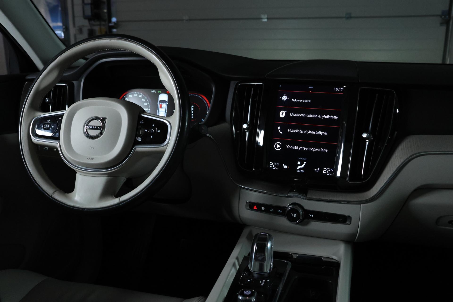 Volvo XC60 T8 AWD Inscription / ACC / HUD / Panorama / Koukku / BLIS / Muistipenkit / VOC / Orrefors Sweden - Autonova