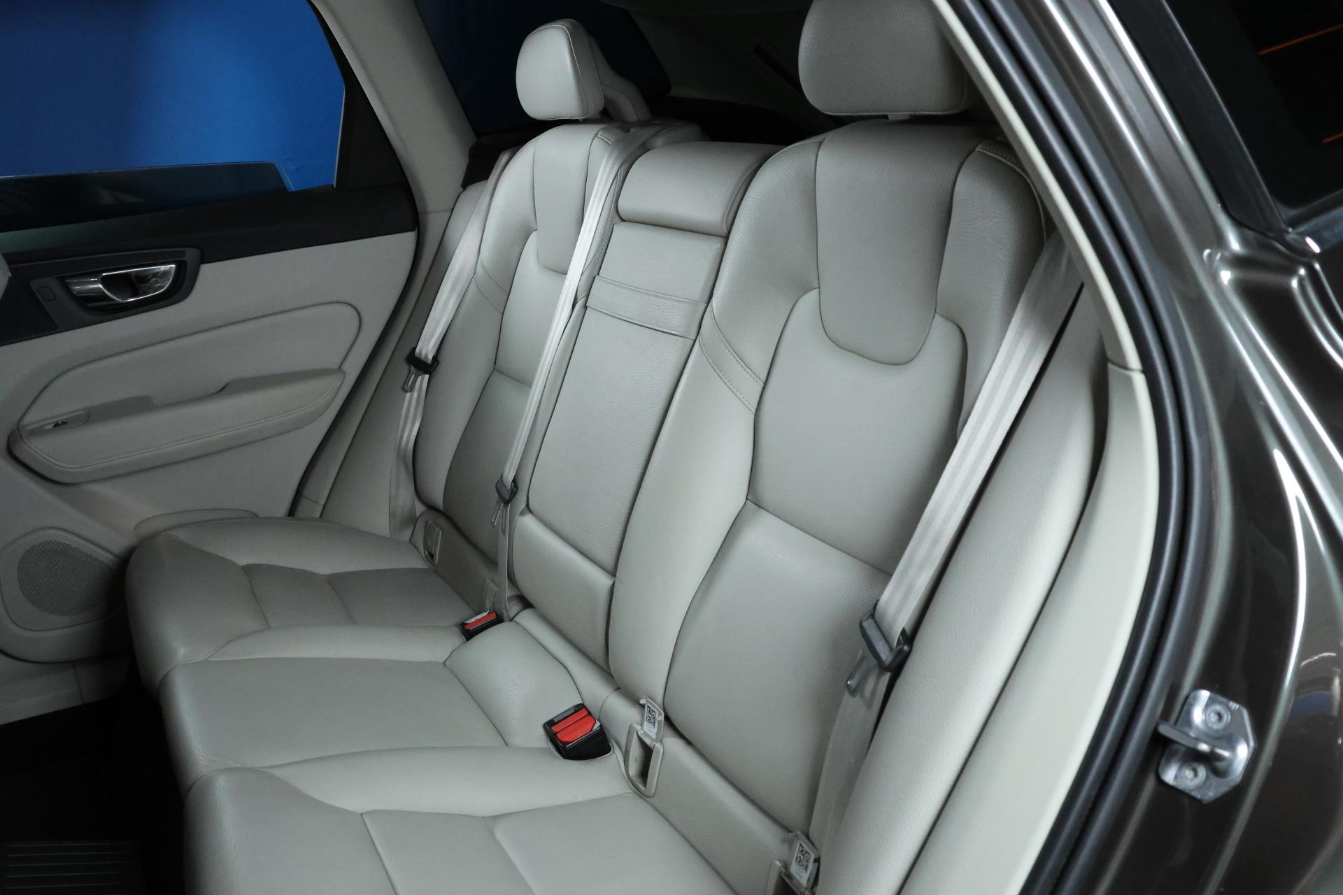 Volvo XC60 T8 AWD Inscription / ACC / HUD / Panorama / Koukku / BLIS / Muistipenkit / VOC / Orrefors Sweden - Autonova