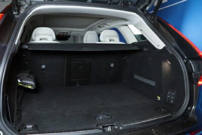 Volvo XC60 T8 AWD Inscription / ACC / HUD / Panorama / Koukku / BLIS / Muistipenkit / VOC / Orrefors Sweden - Autonova