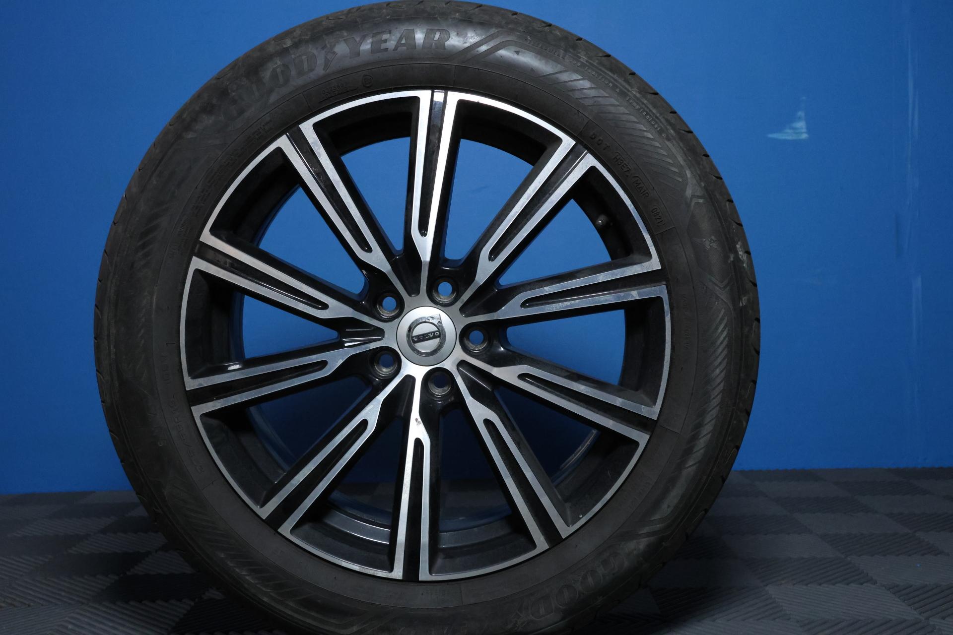 Volvo XC60 T8 AWD Inscription / ACC / HUD / Panorama / Koukku / BLIS / Muistipenkit / VOC / Orrefors Sweden - Autonova