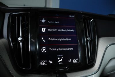 Volvo XC60 T8 AWD Inscription / ACC / HUD / Panorama / Koukku / BLIS / Muistipenkit / VOC / Orrefors Sweden - Autonova