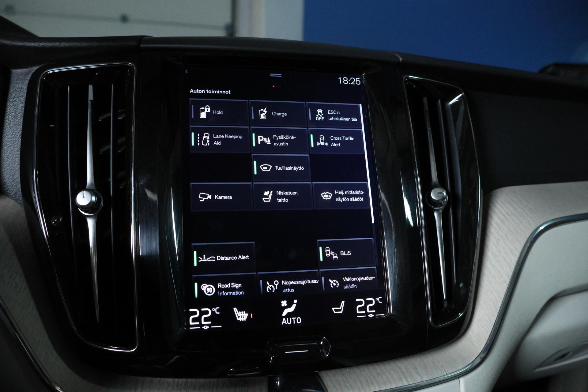 Volvo XC60 T8 AWD Inscription / ACC / HUD / Panorama / Koukku / BLIS / Muistipenkit / VOC / Orrefors Sweden - Autonova