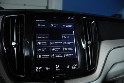 Volvo XC60 T8 AWD Inscription / ACC / HUD / Panorama / Koukku / BLIS / Muistipenkit / VOC / Orrefors Sweden - Autonova