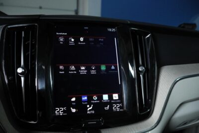 Volvo XC60 T8 AWD Inscription / ACC / HUD / Panorama / Koukku / BLIS / Muistipenkit / VOC / Orrefors Sweden - Autonova