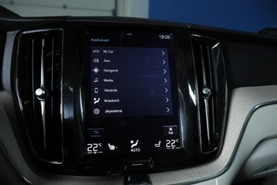 Volvo XC60 T8 AWD Inscription / ACC / HUD / Panorama / Koukku / BLIS / Muistipenkit / VOC / Orrefors Sweden - Autonova