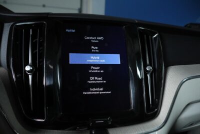 Volvo XC60 T8 AWD Inscription / ACC / HUD / Panorama / Koukku / BLIS / Muistipenkit / VOC / Orrefors Sweden - Autonova
