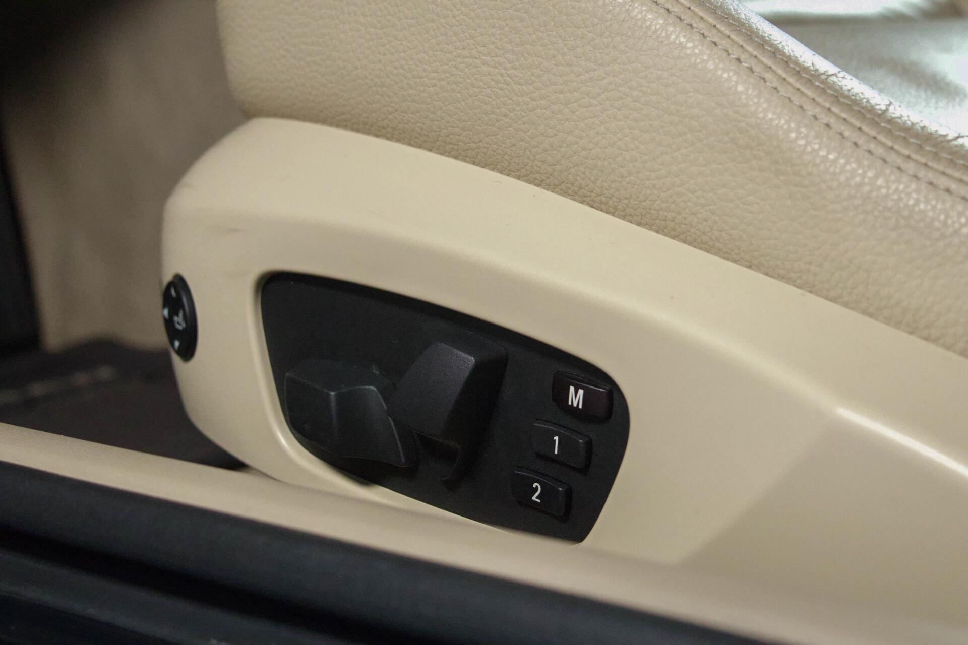 BMW 328 3,0 i E93 Cabrio / Xenon / Sportti nahat / Professional Navi - Autonova