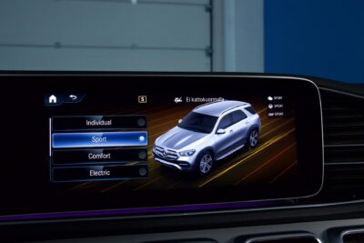 Mercedes-Benz GLE 350e AMG / Panorama / Distronic / Vetokoukku / Tutkat - Autonova