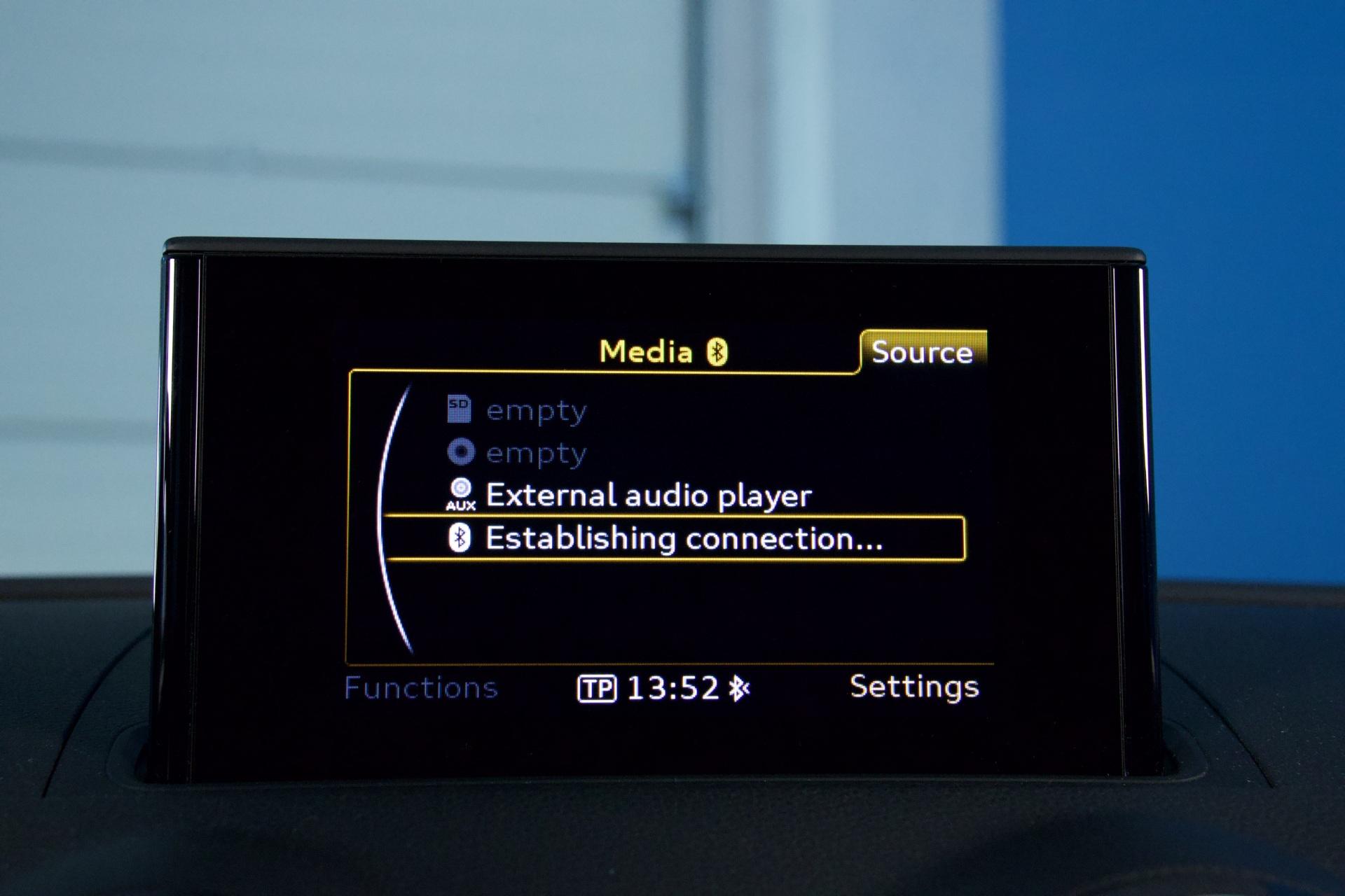 Audi A3 Sedan Business 1,6 TDI 81 kW Ultra / Vakkari / Tutka / Bluetooth / Vaalea sisusta - Autonova