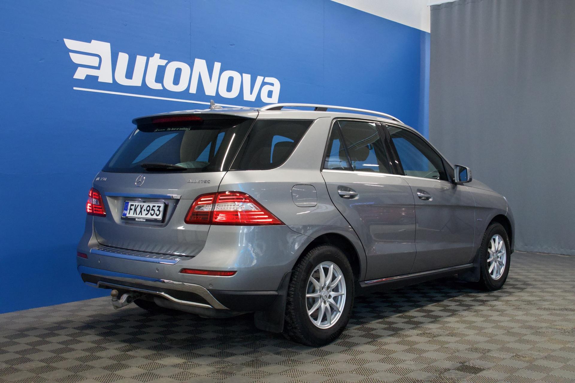 Mercedes-Benz ML 350 Bluetec 4MATIC / Distronic / Webasto / Koukku / Keyless Go / Night Vision / ILS / BLIS / Juuri katsastettu! - Autonova