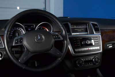 Mercedes-Benz ML 350 Bluetec 4MATIC / Distronic / Webasto / Koukku / Keyless Go / Night Vision / ILS / BLIS / Juuri katsastettu! - Autonova