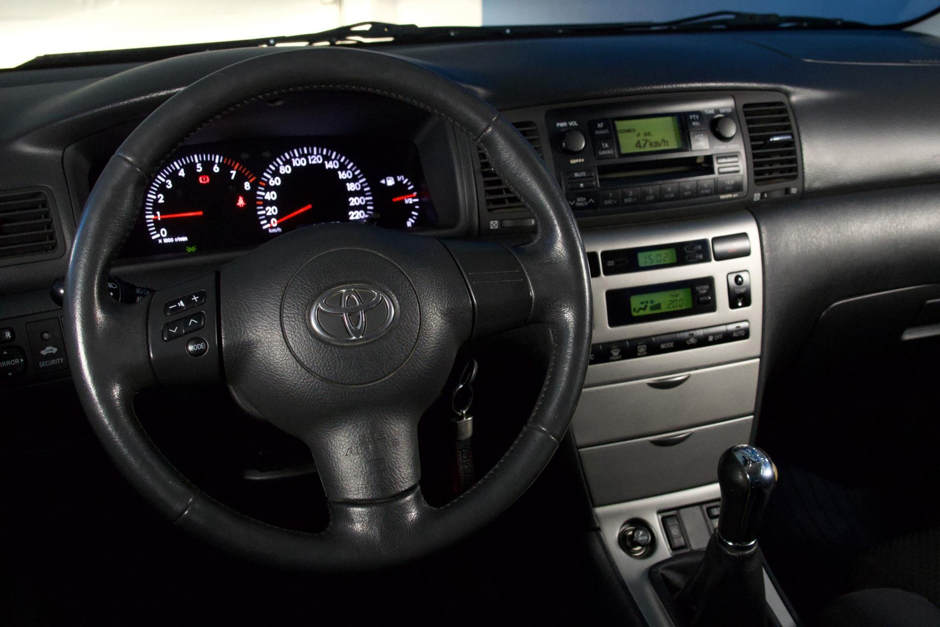 Toyota Corolla 1.6 VVT-i Sol 4ov / Juuri huollettu ja katsastettu! / 2x renkaat / Vähän ajettu! - Autonova