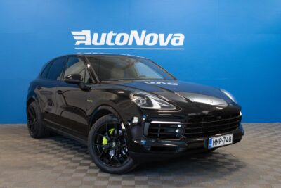 Porsche Cayenne E-Hybrid / PDLS / Bose / 360-Kamera / Vetokoukku / Lasikatto / VOSSEN / Soft close / Sport Chrono Plus - Autonova