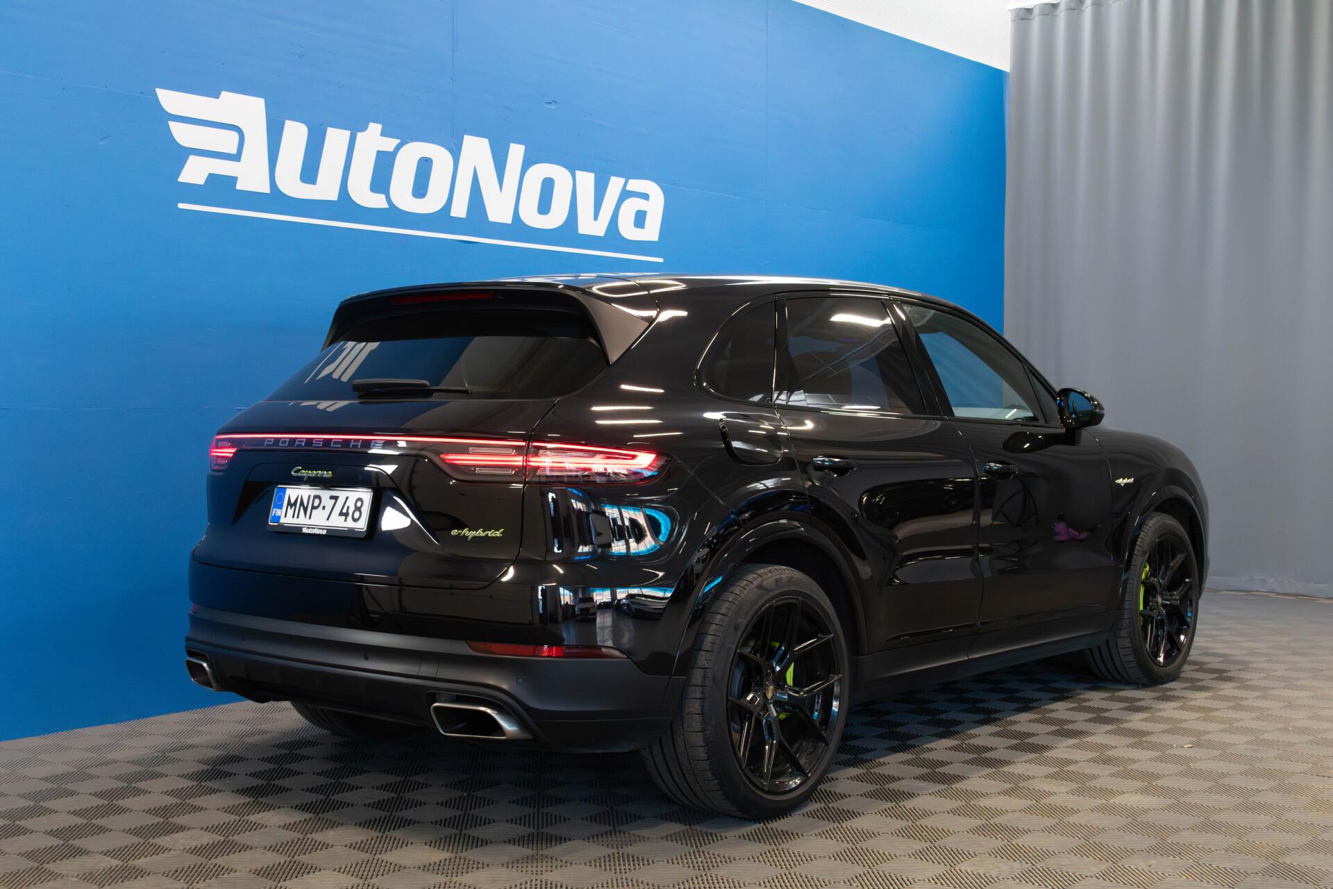 Porsche Cayenne E-Hybrid / PDLS / Bose / 360-Kamera / Vetokoukku / Lasikatto / VOSSEN / Soft close / Sport Chrono Plus - Autonova