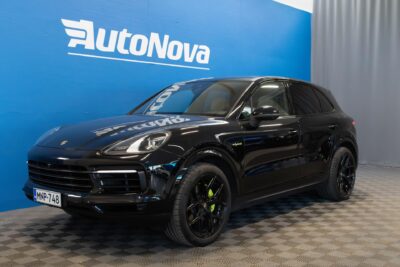 Porsche Cayenne E-Hybrid / PDLS / Bose / 360-Kamera / Vetokoukku / Lasikatto / VOSSEN / Soft close / Sport Chrono Plus - Autonova