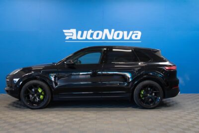 Porsche Cayenne E-Hybrid / PDLS / Bose / 360-Kamera / Vetokoukku / Lasikatto / VOSSEN / Soft close / Sport Chrono Plus - Autonova
