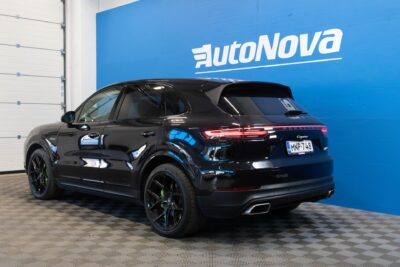 Porsche Cayenne E-Hybrid / PDLS / Bose / 360-Kamera / Vetokoukku / Lasikatto / VOSSEN / Soft close / Sport Chrono Plus - Autonova
