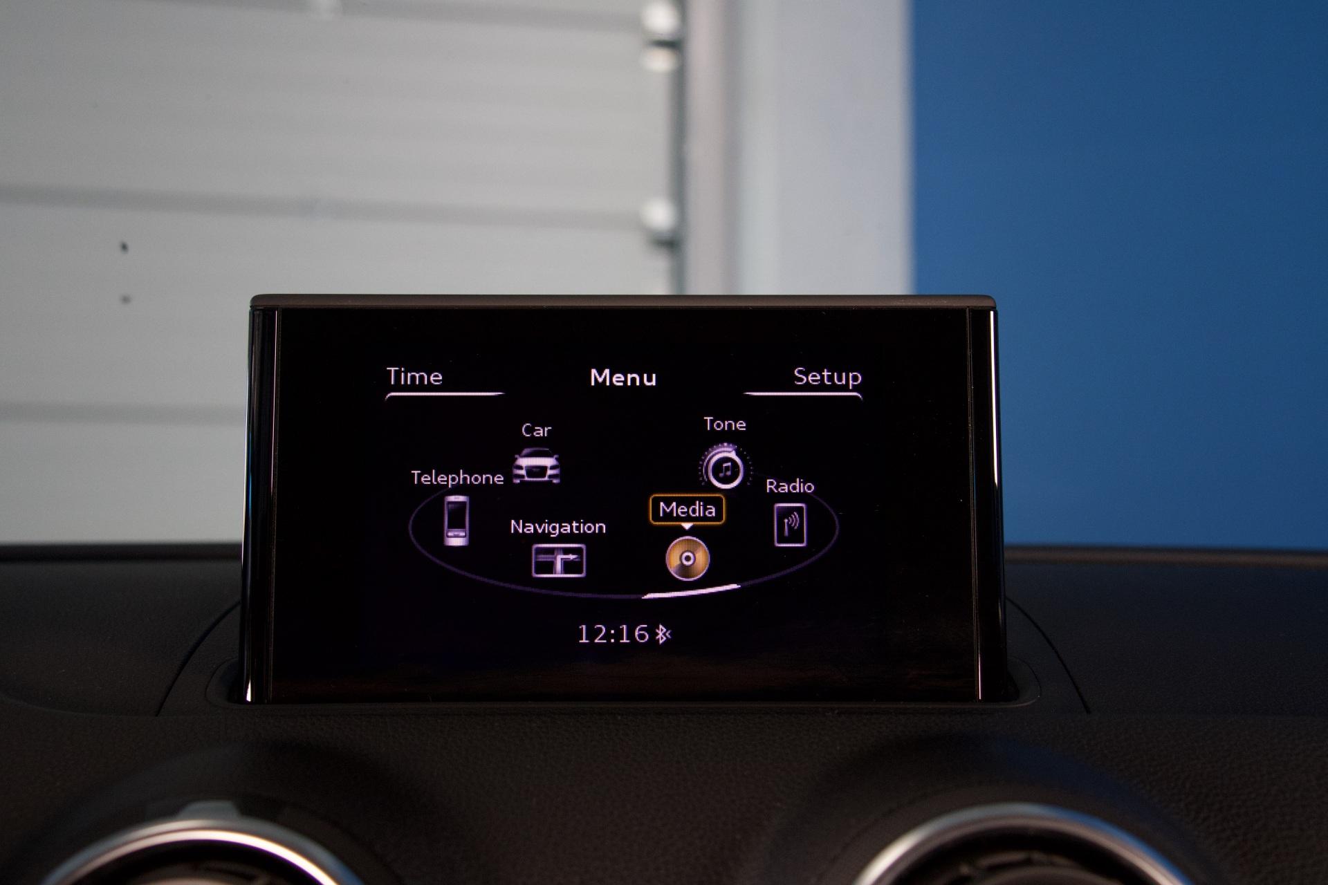 Audi A3 Sedan Business Sport 1,8 TFSI 132 kW quattro S tronic / S-Line / S3-look  / Flat Bottom ratti / Xenon - Autonova