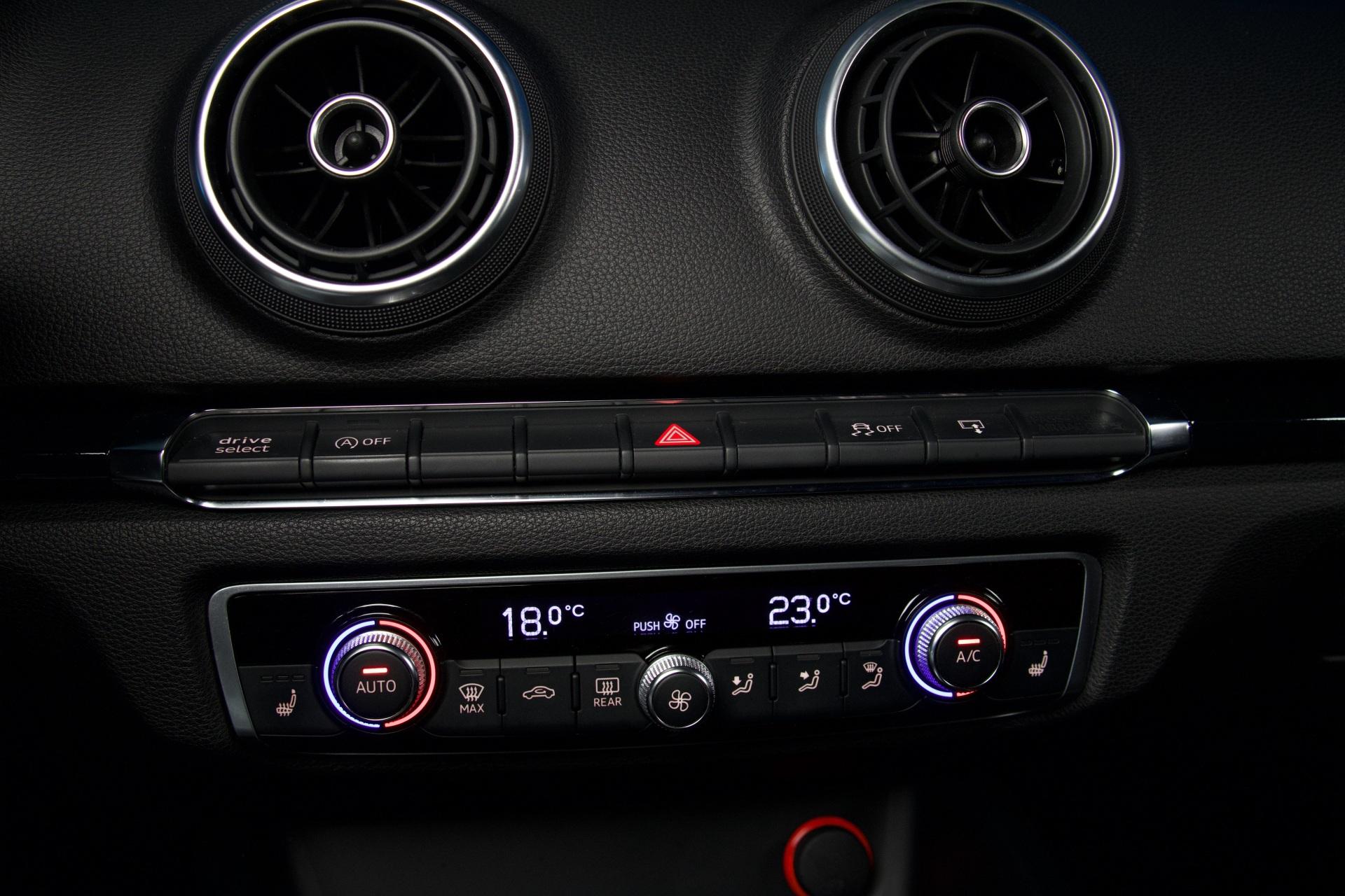 Audi A3 Sedan Business Sport 1,8 TFSI 132 kW quattro S tronic / S-Line / S3-look  / Flat Bottom ratti / Xenon - Autonova