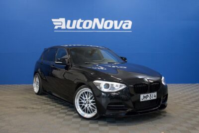 BMW M135i F20 Hatchback M135i A xDrive / Kattoluukku / HiFi / Prof. Navi / Xenon / Super näyttävä! - Autonova