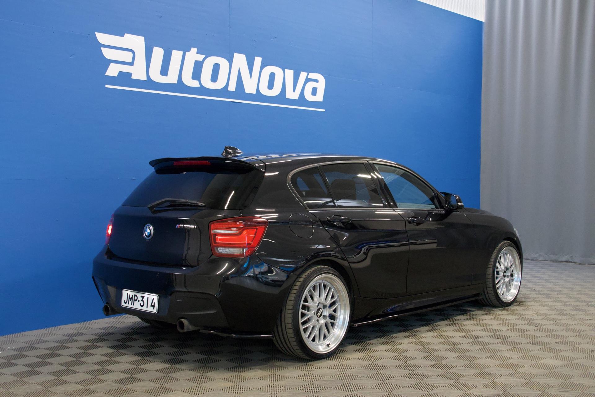 BMW M135i F20 Hatchback M135i A xDrive / Kattoluukku / HiFi / Prof. Navi / Xenon / Super näyttävä! - Autonova