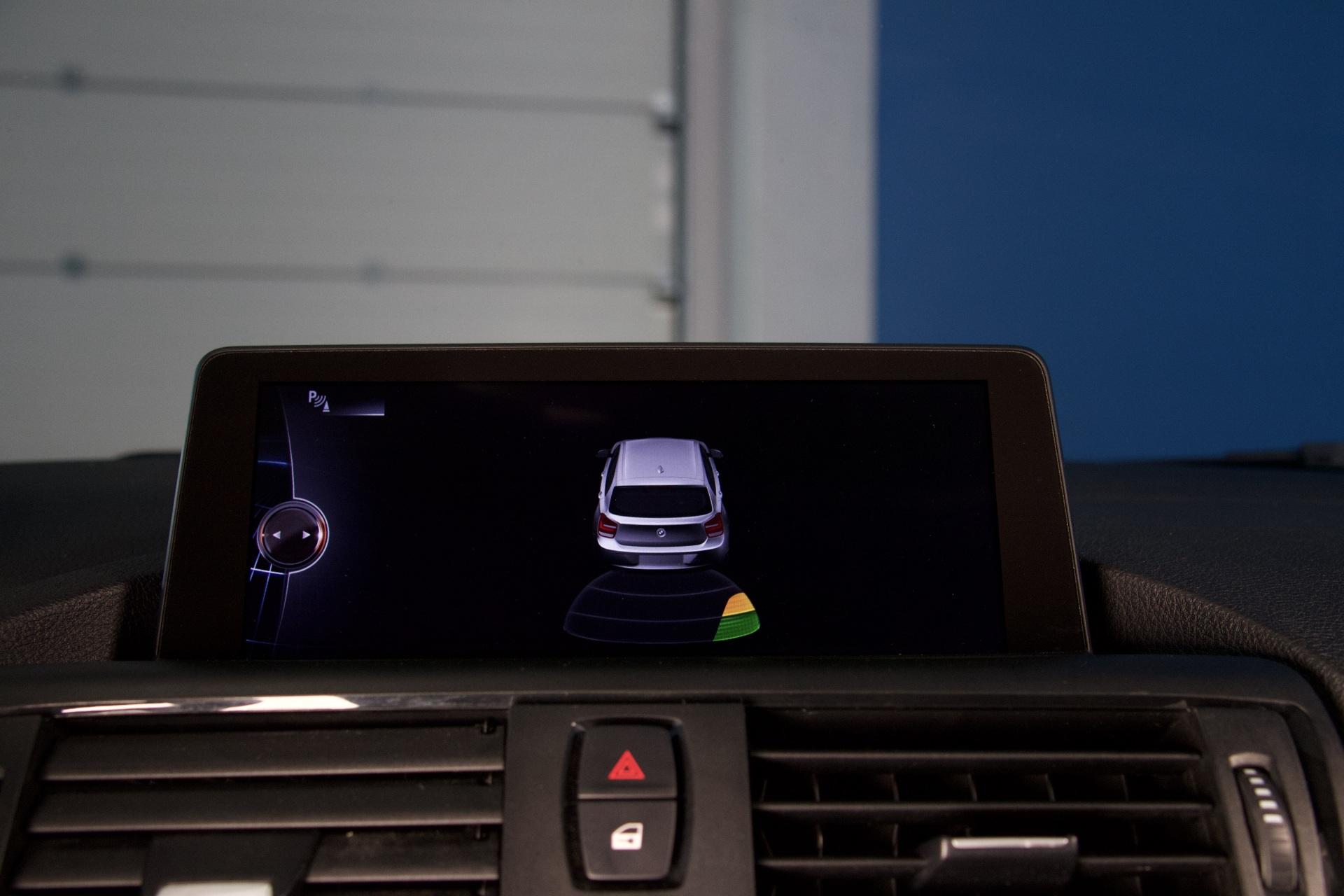 BMW M135i F20 Hatchback M135i A xDrive / Kattoluukku / HiFi / Prof. Navi / Xenon / Super näyttävä! - Autonova