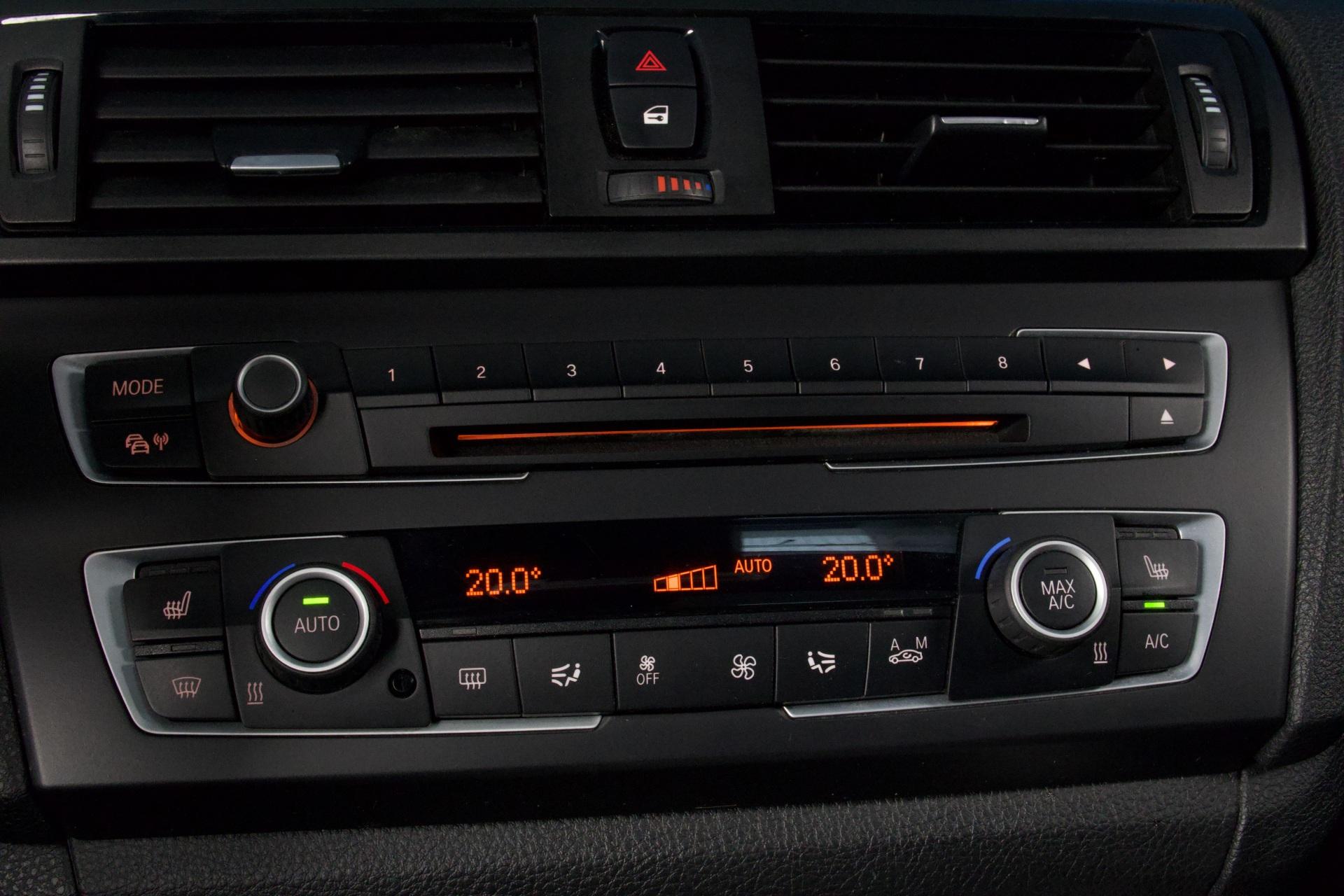 BMW M135i F20 Hatchback M135i A xDrive / Kattoluukku / HiFi / Prof. Navi / Xenon / Super näyttävä! - Autonova