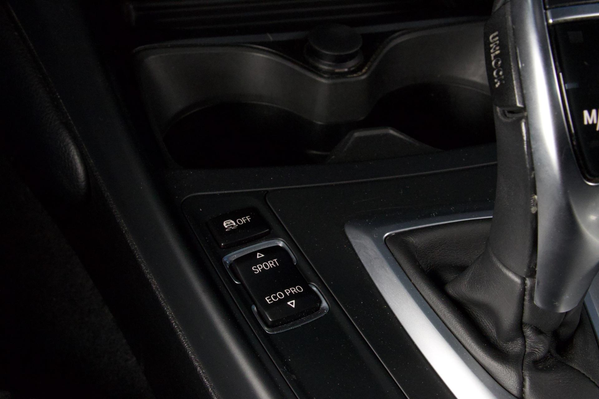 BMW M135i F20 Hatchback M135i A xDrive / Kattoluukku / HiFi / Prof. Navi / Xenon / Super näyttävä! - Autonova