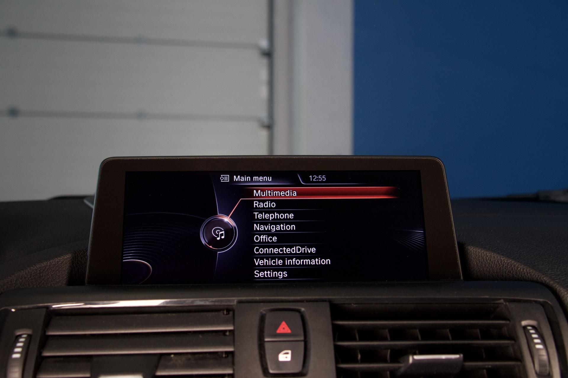 BMW M135i F20 Hatchback M135i A xDrive / Kattoluukku / HiFi / Prof. Navi / Xenon / Super näyttävä! - Autonova