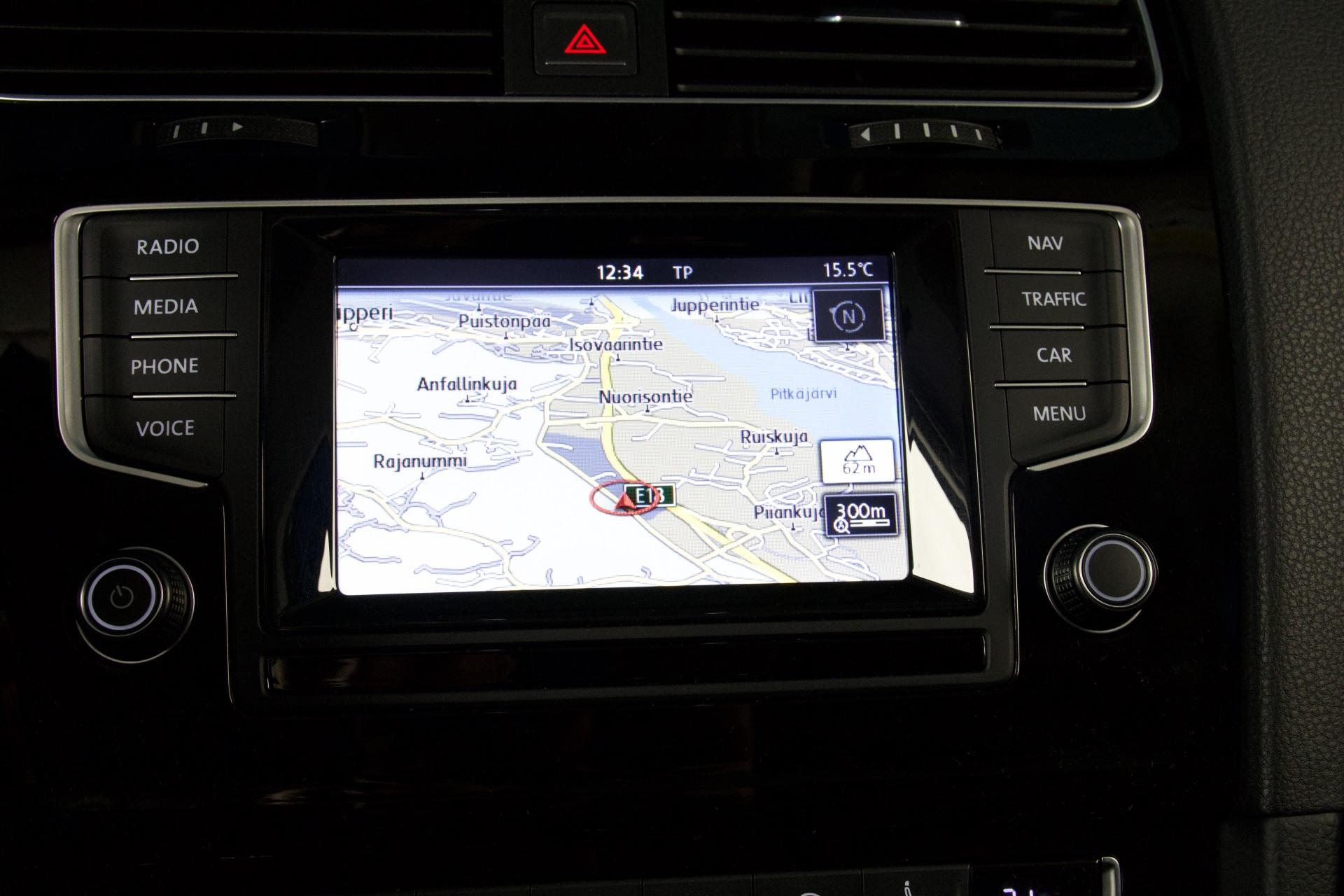 Volkswagen Golf Variant Highline 1,6 TDI 77 kW / Huippuvarusteet! / Hieronta / Webasto / ACC / DynAudio / Sportpenkit / Kamera - Autonova