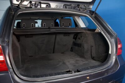 BMW 320 A E91 Touring / Uusi tuulilasi! / Lohkolämmitin + sisäpistoke / Kattokaiteet / 2x renkaat alumiinivantein - Autonova