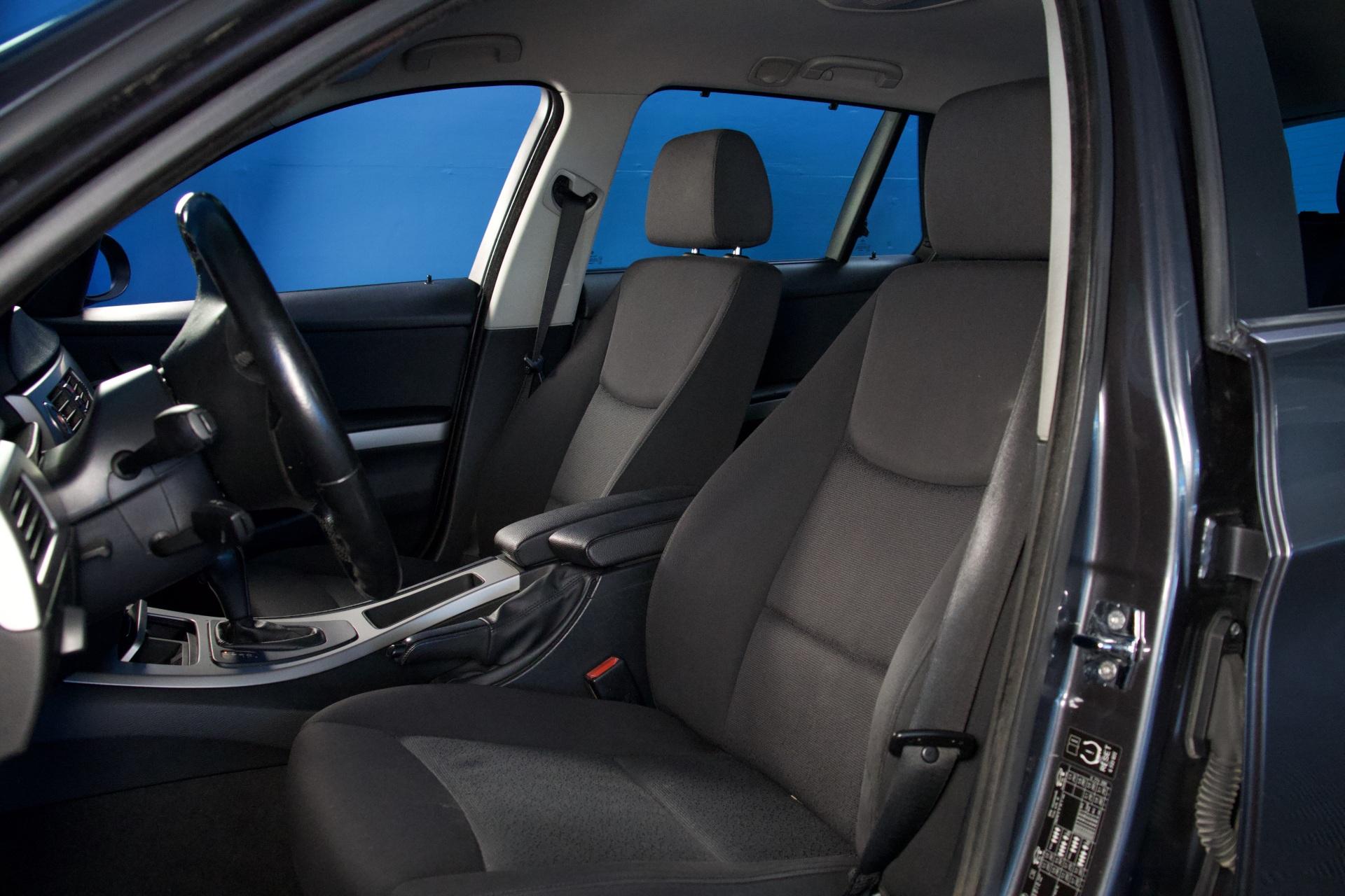 BMW 320 A E91 Touring / Uusi tuulilasi! / Lohkolämmitin + sisäpistoke / Kattokaiteet / 2x renkaat alumiinivantein - Autonova