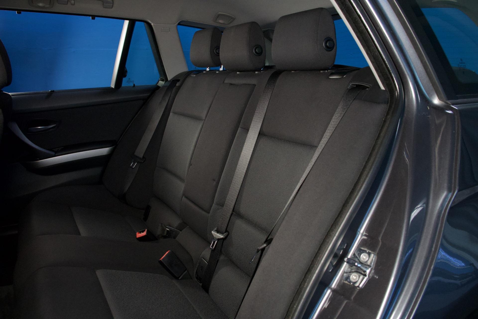 BMW 320 A E91 Touring / Uusi tuulilasi! / Lohkolämmitin + sisäpistoke / Kattokaiteet / 2x renkaat alumiinivantein - Autonova