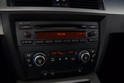 BMW 320 A E91 Touring / Uusi tuulilasi! / Lohkolämmitin + sisäpistoke / Kattokaiteet / 2x renkaat alumiinivantein - Autonova