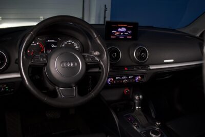 Audi A3 Sportback Business Sport 1,8 TFSI 132 kW quattro / RS3-Look! / Koukku / Nahat / Urheiluistuimet / Vakkari / BT / Lohko - Autonova