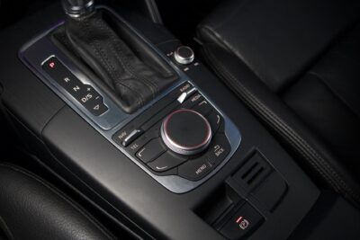 Audi A3 Sportback Business Sport 1,8 TFSI 132 kW quattro / RS3-Look! / Koukku / Nahat / Urheiluistuimet / Vakkari / BT / Lohko - Autonova