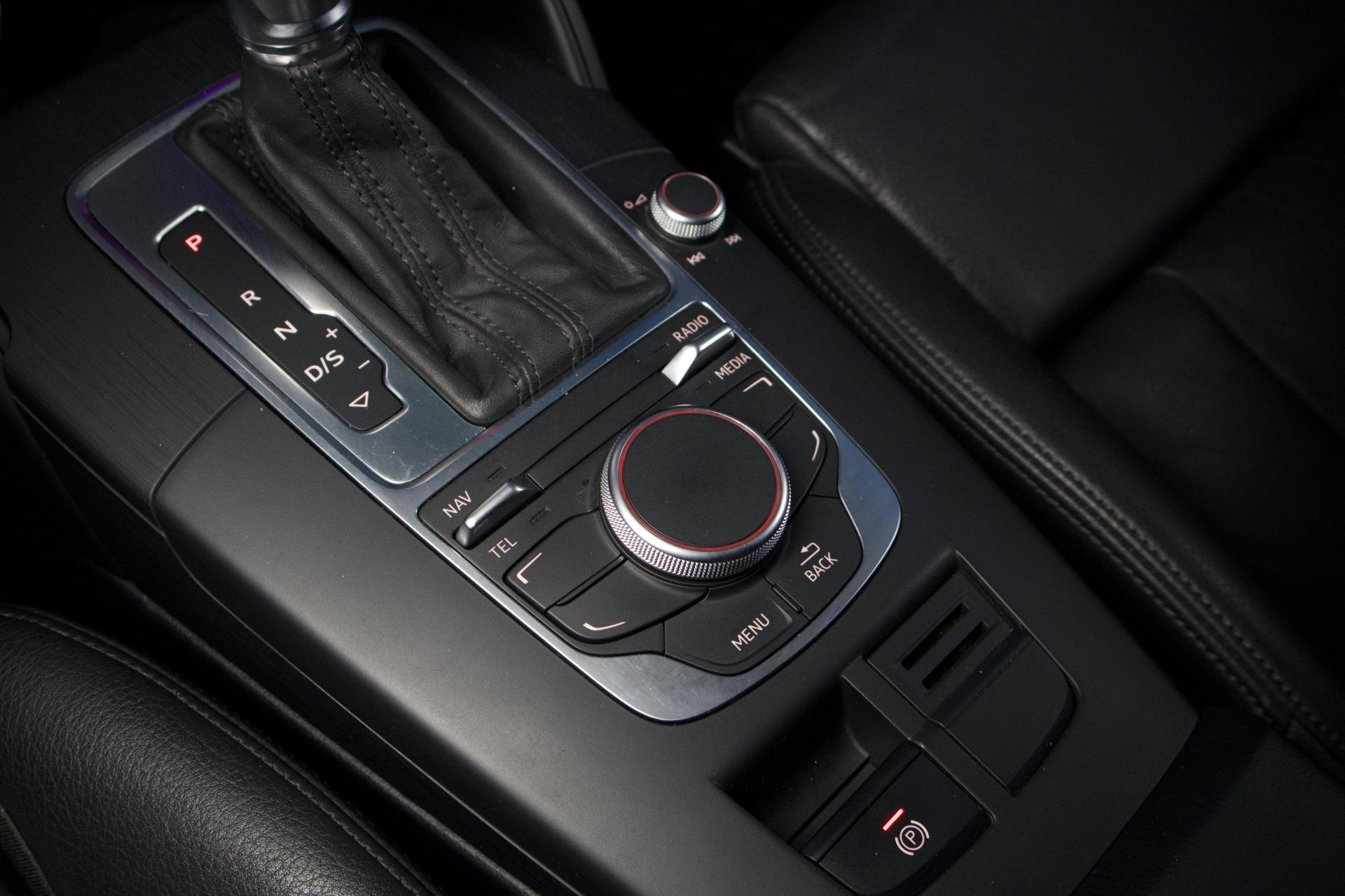 Audi A3 Sportback Business Sport 1,8 TFSI 132 kW quattro / RS3-Look! / Koukku / Nahat / Urheiluistuimet / Vakkari / BT / Lohko - Autonova