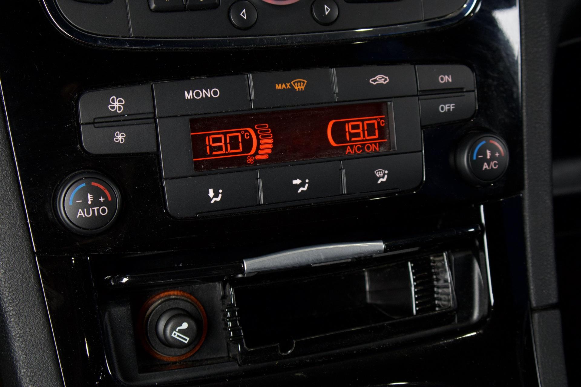 Ford S-MAX 2,0 TDCi 140 hv PowerShift Titanium Business / 7-paikkainen / Webasto / Muistipenkit / Vakkari / Nahat - Autonova
