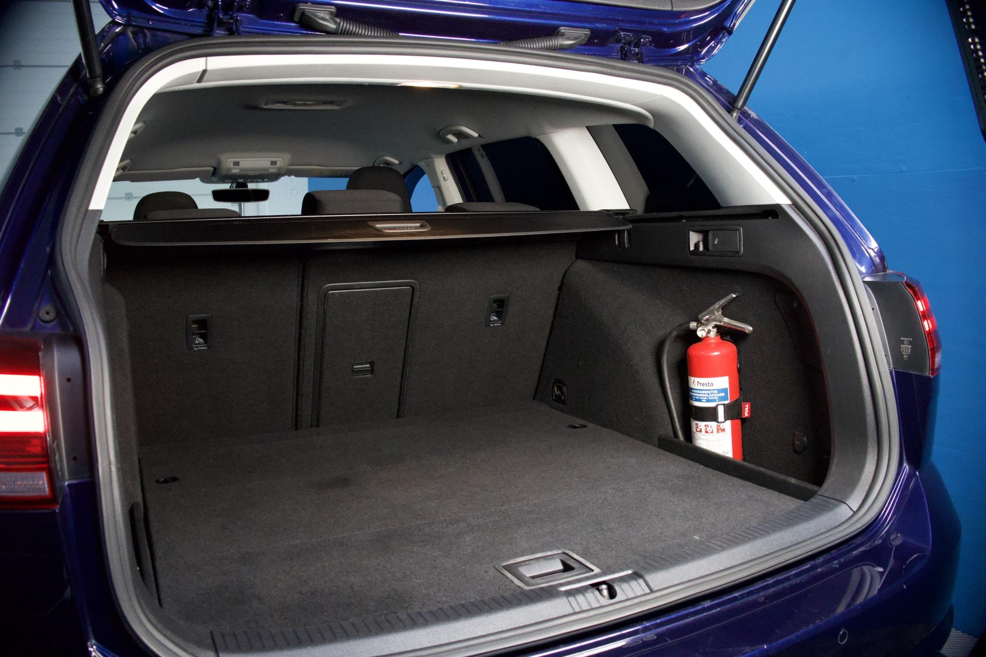Volkswagen Golf Variant Comfortline 2,0 TDI 110 kW (150 hv) 4MOTION / R-Line / ACC / Webasto / Kamera / Keyless Entry / Adapt. LED - Autonova