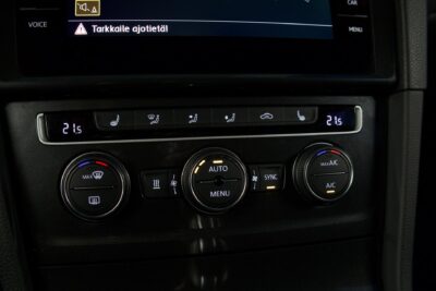 Volkswagen Golf Variant Comfortline 2,0 TDI 110 kW (150 hv) 4MOTION / R-Line / ACC / Webasto / Kamera / Keyless Entry / Adapt. LED - Autonova
