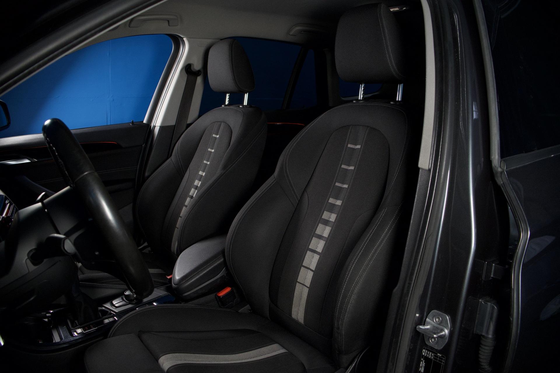 BMW X1 F48 xDrive20i A Business Sport / Koukku / M-Sport ratti / Urheiluistuimet / LED / Tutkat - Autonova
