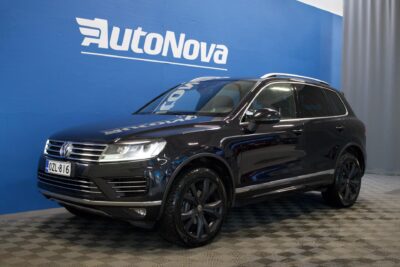 Volkswagen Touareg V6 TDI 193kW (262hv) 4Motion R-Line / Webasto / Ilma-alusta / DynAudio / Nahat / Tutkat / P-Kamera / Vetokoukku - Autonova