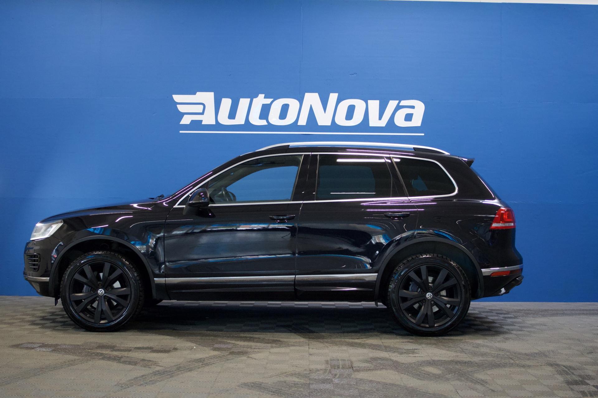 Volkswagen Touareg V6 TDI 193kW (262hv) 4Motion R-Line / Webasto / Ilma-alusta / DynAudio / Nahat / Tutkat / P-Kamera / Vetokoukku - Autonova